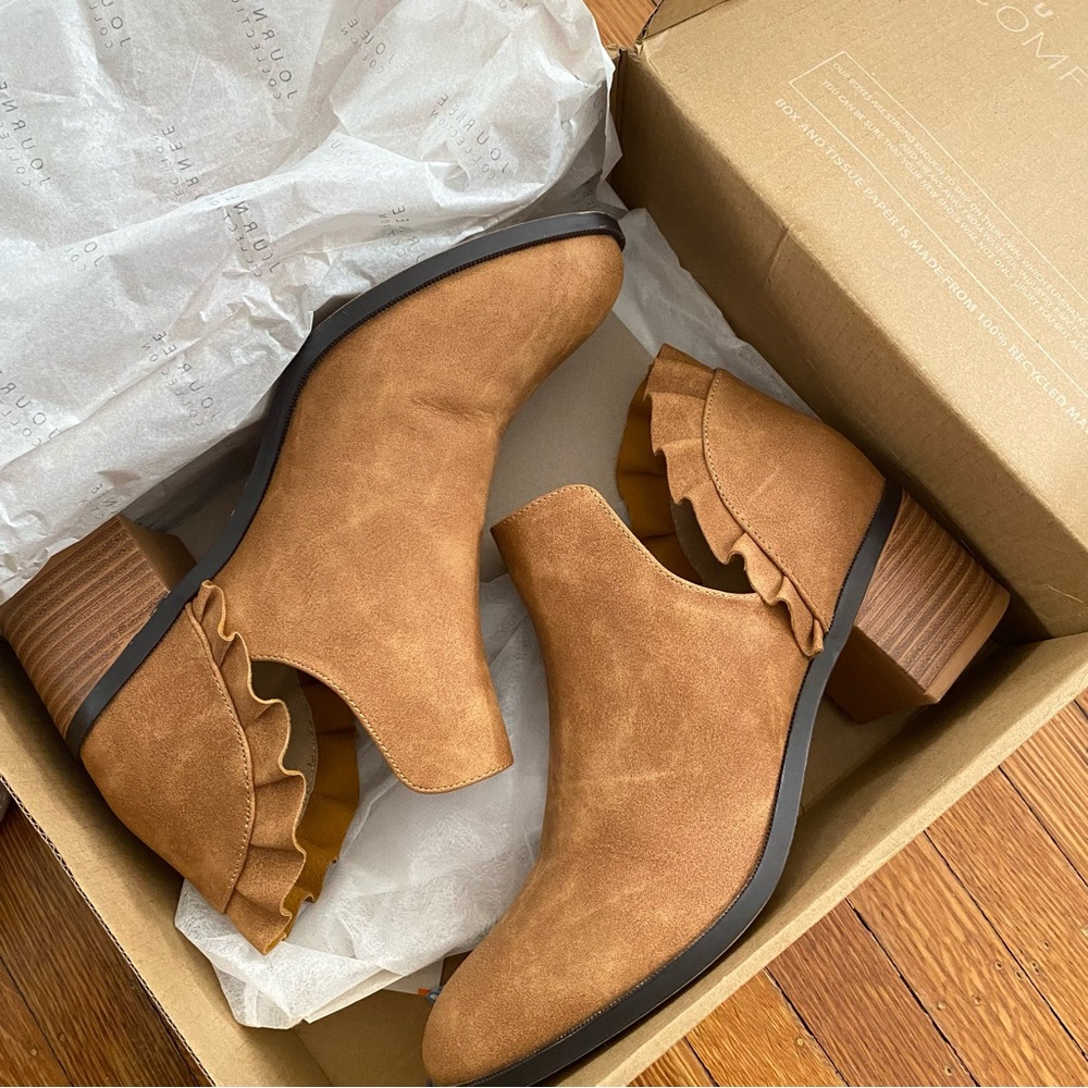 Journee Lennie Women's Brown Ankle Boots